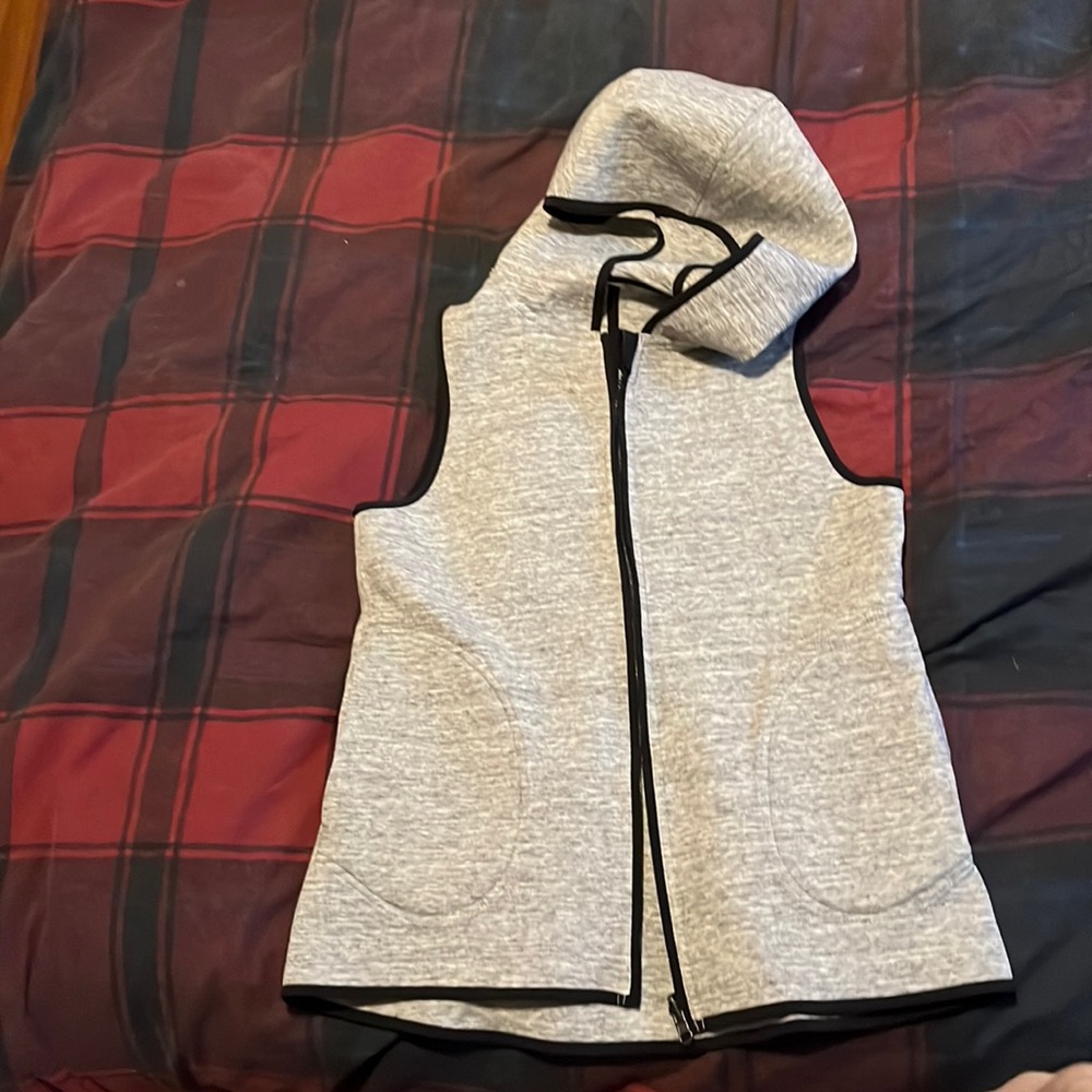 Women’s Lululemon vest size 8